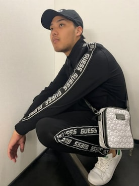 「Guess（ゲス）のアイテム（キャップ）」を使った、GUESS JAPANさん（メンズ・175cm）の秋コーディネート