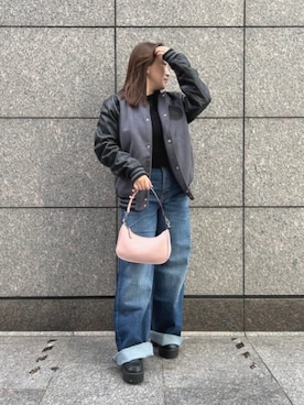 「アイテム（スタジャン）」を使った、GUESS JAPANさん（レディース・155cm）の秋コーディネート