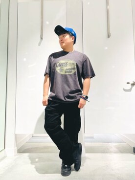 「Guess（ゲス）のアイテム（カーゴパンツ）」を使った、GUESS JAPANさん（メンズ・163cm）の春コーディネート