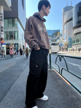 「Guess（ゲス）のアイテム（カーゴパンツ）」を使った、GUESS JAPANさん（メンズ・180cm）の春コーディネート