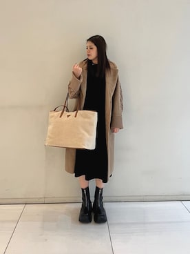 「アイテム（ムートンコート）」を使った、GUESS JAPANさん（レディース・163cm）の冬コーディネート