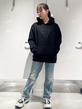 「ロゴパーカー」｜GUESS JAPANさん（レディース・161cm）の冬コーディネート