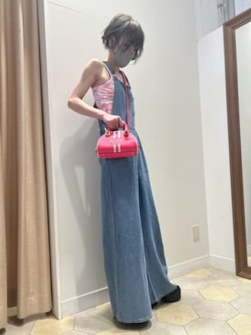 「GUESS」｜「アイテム（サロペット/オーバーオール）」を使った、GUESS JAPANさん（レディース・159cm）の春コーディネート