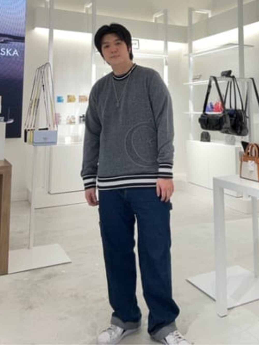 「guess、GUESS、トレーナー、スウェット」｜「GuessのBIG G Cn Sweatshirt スウェット（スウェット、ブルー系）」を使った、GUESS JAPANさん（メンズ・178cm）の春コーディネートの1枚目の写真
