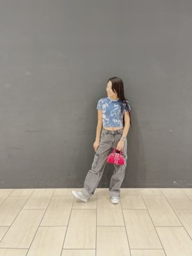 「ビビッドピンク」｜GUESS JAPANさん（レディース・157cm）の秋コーディネート