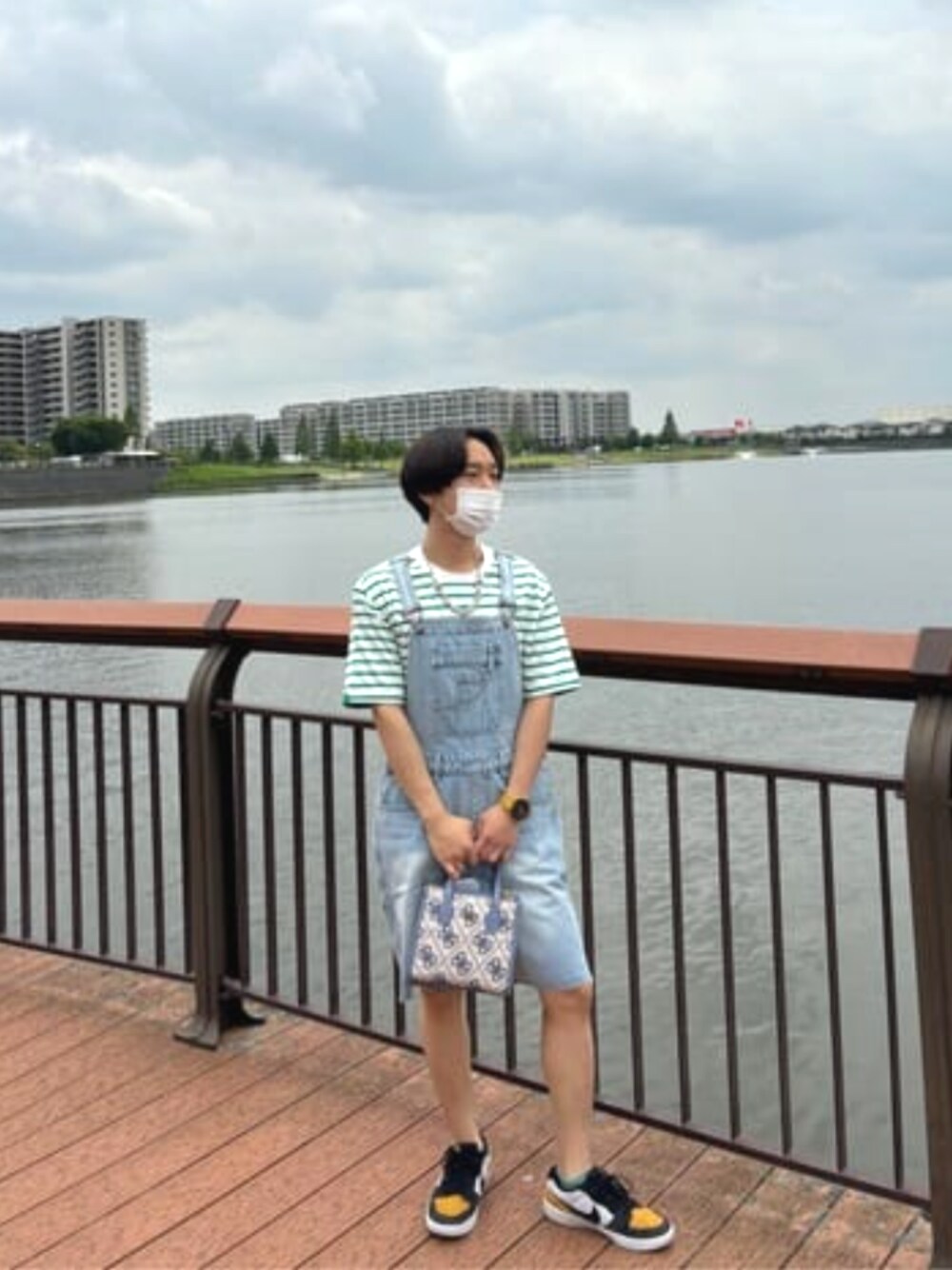 「GUESS、カジュアル、メンズファッション、夏コーデ」｜「GuessのLogo Tee（Tシャツ/カットソー、グリーン系）」を使った、GUESS JAPANさん（メンズ・158cm）の夏コーディネートの1枚目の写真