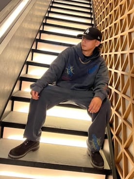 「Guess（ゲス）のアイテム（スウェットパンツ）」を使った、GUESS JAPANさん（メンズ・169cm）の秋コーディネート
