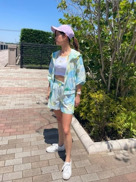 「Guess（ゲス）のアイテム（ナイロンジャケット）」を使った、GUESS JAPANさん（レディース・163cm）の春コーディネート