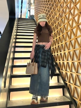 「Guess（ゲス）のアイテム（スカート）」を使った、GUESS JAPANさん（レディース・155cm）の春コーディネート