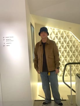 「Guess（ゲス）のアイテム（ブルゾン）」を使った、GUESS JAPANさん（メンズ・178cm）の春コーディネート
