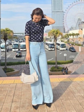 「アイテム（ハンドバッグ）」を使った、GUESS JAPANさん（レディース・170cm）の夏コーディネート