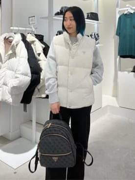 「Guess（ゲス）のアイテム（ジャケット/アウター）」を使った、GUESS JAPANさん（レディース・162cm）の冬コーディネート
