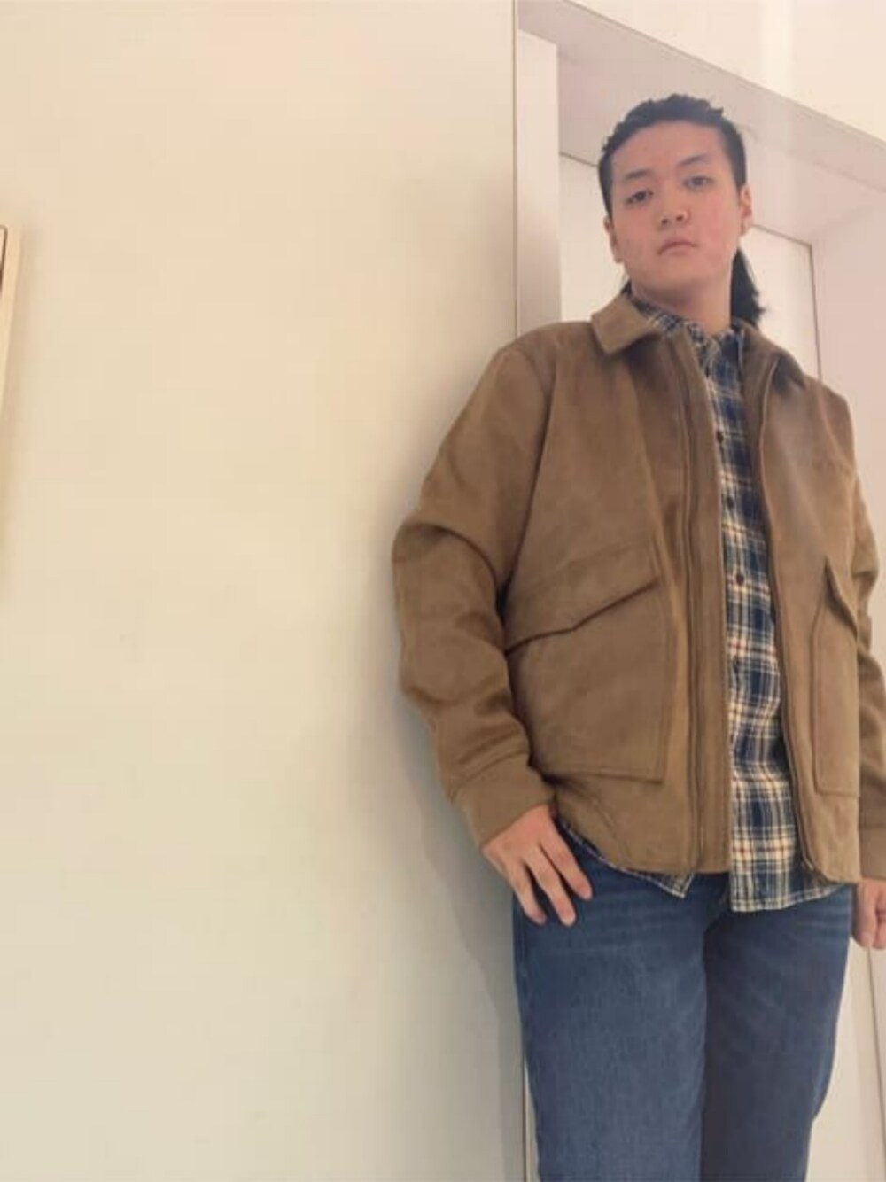 「レザージャケット、90’s、チェックシャツ、guess」｜「GuessのRonnie Shirt（シャツ/ブラウス、ブルー系）」を使った、GUESS JAPANさん（メンズ・178cm）の秋コーディネートの1枚目の写真