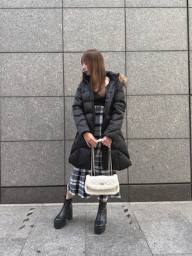 「アイテム（バッグ、ホワイト系）」を使った、GUESS JAPANさん（レディース・161cm）の冬コーディネート