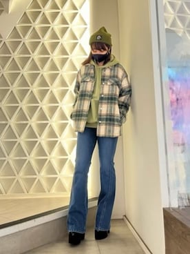 「Guess（ゲス）のアイテム（帽子）」を使った、GUESS JAPANさん（レディース・162cm）の冬コーディネート