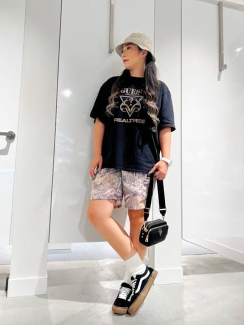 セール】GUESS Originals x RealTree Nylon Cargo Shorts リアル