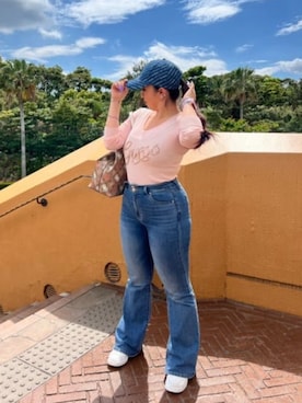 「Guess（ゲス）のアイテム（帽子）」を使った、GUESS JAPANさん（レディース・153cm）の春コーディネート