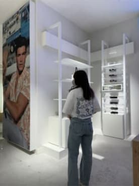 「バックロゴ」｜「アイテム（パンツ）」を使った、GUESS JAPANさん（レディース・162cm）の夏コーディネート