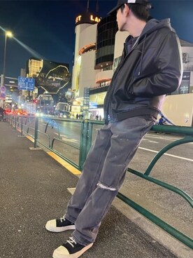 「Guess（ゲス）のアイテム（ブルゾン）」を使った、GUESS JAPANさん（メンズ・180cm）の春コーディネート