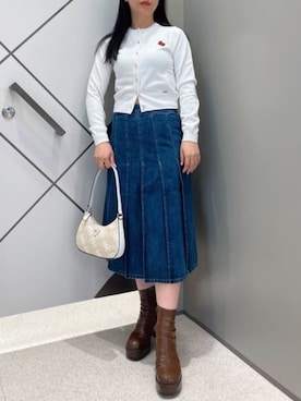 「ハローキティ」｜GUESS JAPANさん（レディース・159cm）の冬コーディネート