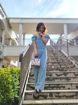 「GUESS」｜「アイテム（サロペット/オーバーオール）」を使った、GUESS JAPANさん（レディース・170cm）の夏コーディネート