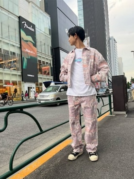 「デニムセットアップ」｜GUESS JAPANさん（メンズ・180cm）の秋コーディネート