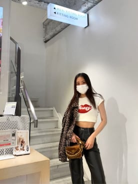 「Guess（ゲス）のアイテム（ブルゾン）」を使った、GUESS JAPANさん（レディース・160cm）の秋コーディネート