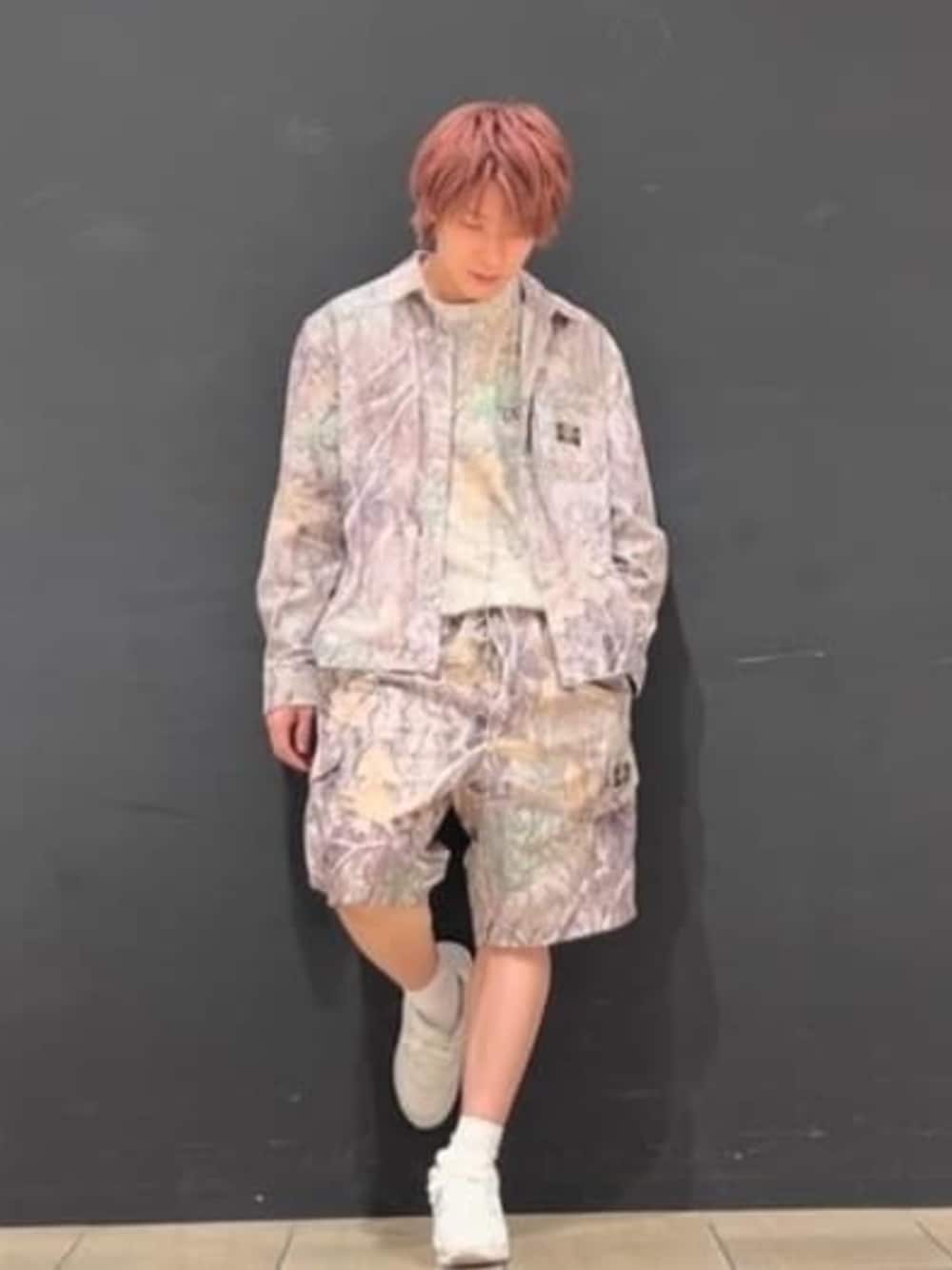 その他のシャツ/ブラウス、その他のカーゴパンツ、その他のTシャツ/カットソーを着用したメンズの夏コーディネートの1枚目の写真