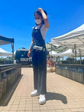 「Guess（ゲス）のアイテム（サロペット/オーバーオール）」を使った、GUESS JAPANさん（レディース・166cm）の夏コーディネート