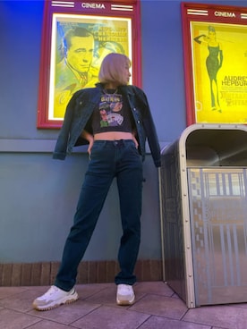 「ショート丈トップス」｜「アイテム（デニムジャケット）」を使った、GUESS JAPANさん（レディース・164cm）の秋コーディネート