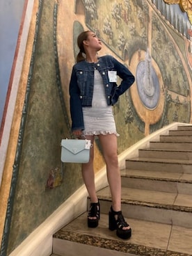 「ブルーコーデ」｜「アイテム（デニムジャケット）」を使った、GUESS JAPANさん（レディース・164cm）の春コーディネート
