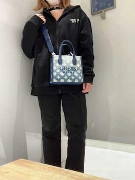 「Guess（ゲス）のアイテム（スウェットパンツ）」を使った、GUESS JAPANさん（レディース・155cm）の冬コーディネート