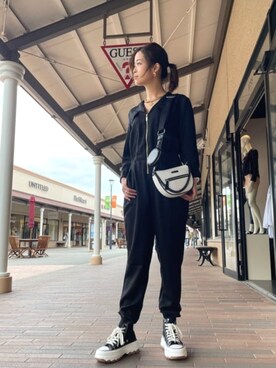 「Guess（ゲス）のアイテム（アクセサリー）」を使った、GUESS JAPANさん（レディース・163cm）の春コーディネート