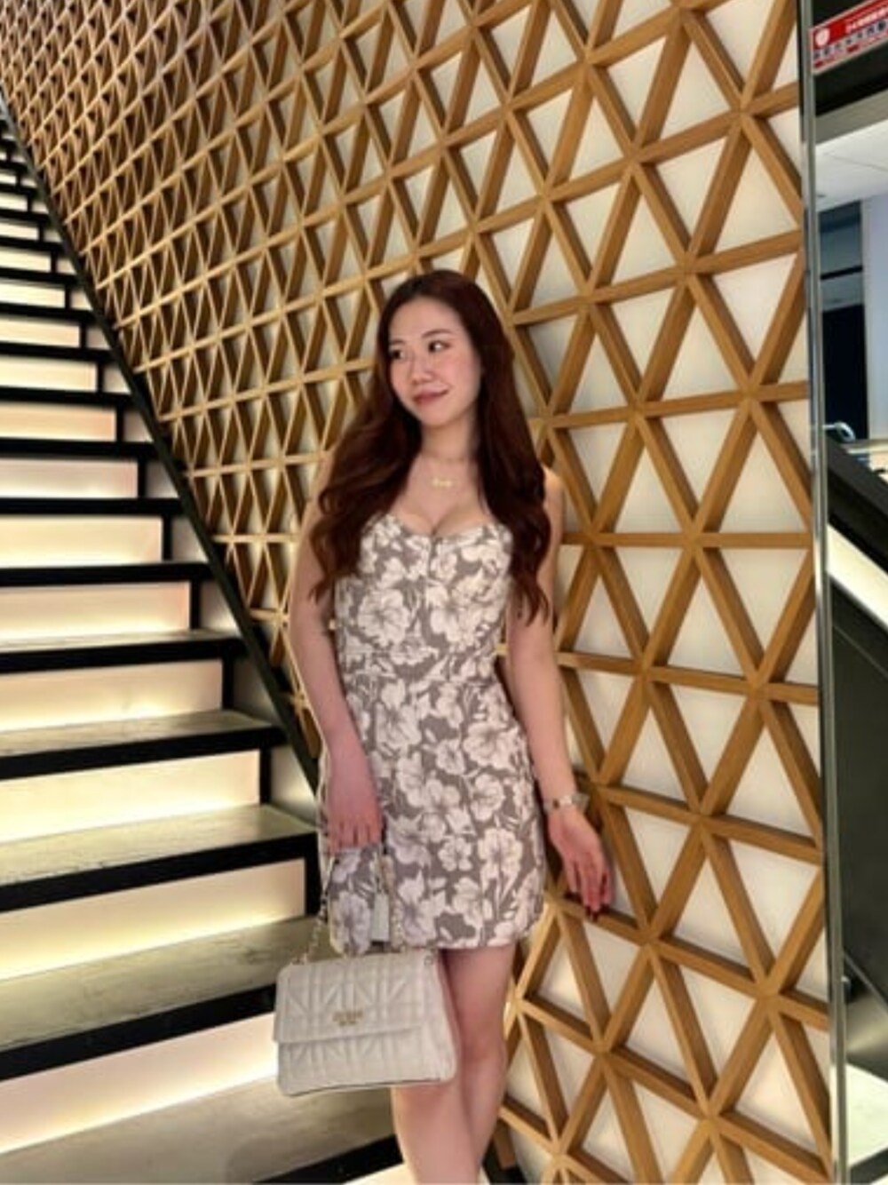 「GUESS、きれいめカジュアル、大人カジュアル、夏コーデ、大人女子、オトナ女子、ワンピース」｜「GuessのCHLOE Denim Dress デニム ドレス ワンピース（ワンピース、その他）」を使った、GUESS JAPANさん（レディース・155cm）の夏コーディネートの1枚目の写真