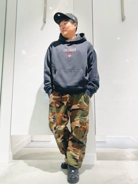 「Guess（ゲス）のアイテム（カーゴパンツ）」を使った、GUESS JAPANさん（メンズ・163cm）の春コーディネート