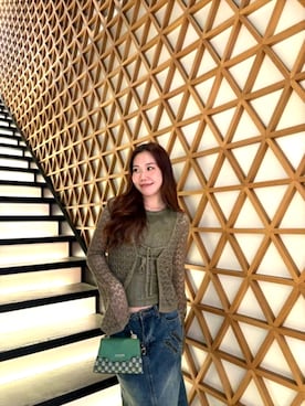 「Guess（ゲス）のアイテム（スカート）」を使った、GUESS JAPANさん（レディース・155cm）の春コーディネート