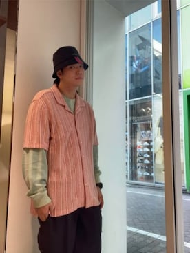 「Guess（ゲス）のアイテム（ハット）」を使った、GUESS JAPANさん（メンズ・178cm）の秋コーディネート