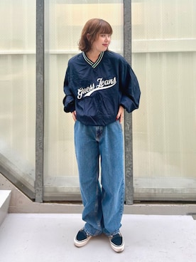 「アイテム（その他トップス、ブルー系）」を使った、GUESS JAPANさん（レディース・165cm）の秋コーディネート