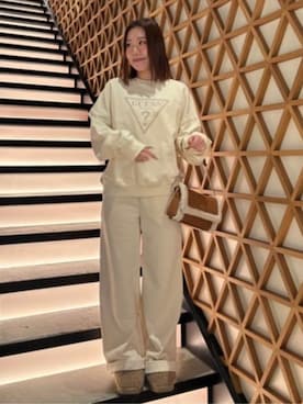 「Guess（ゲス）のアイテム（スウェット）」を使った、GUESS JAPANさん（レディース・155cm）の冬コーディネート