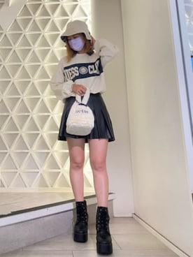 「Guess（ゲス）のアイテム（帽子）」を使った、GUESS JAPANさん（レディース・163cm）の秋コーディネート