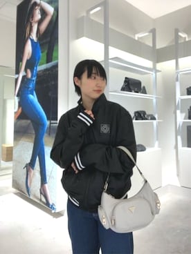 「GUESS」｜「アイテム（ブルゾン）」を使った、GUESS JAPANさん（レディース・162cm）の春コーディネート