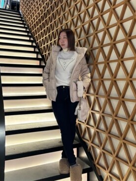 「ロゴニット」｜「アイテム（ダウンジャケット/コート）」を使った、GUESS JAPANさん（レディース・155cm）の冬コーディネート