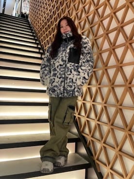 「Guess（ゲス）のアイテム（ブルゾン）」を使った、GUESS JAPANさん（レディース・155cm）の秋コーディネート