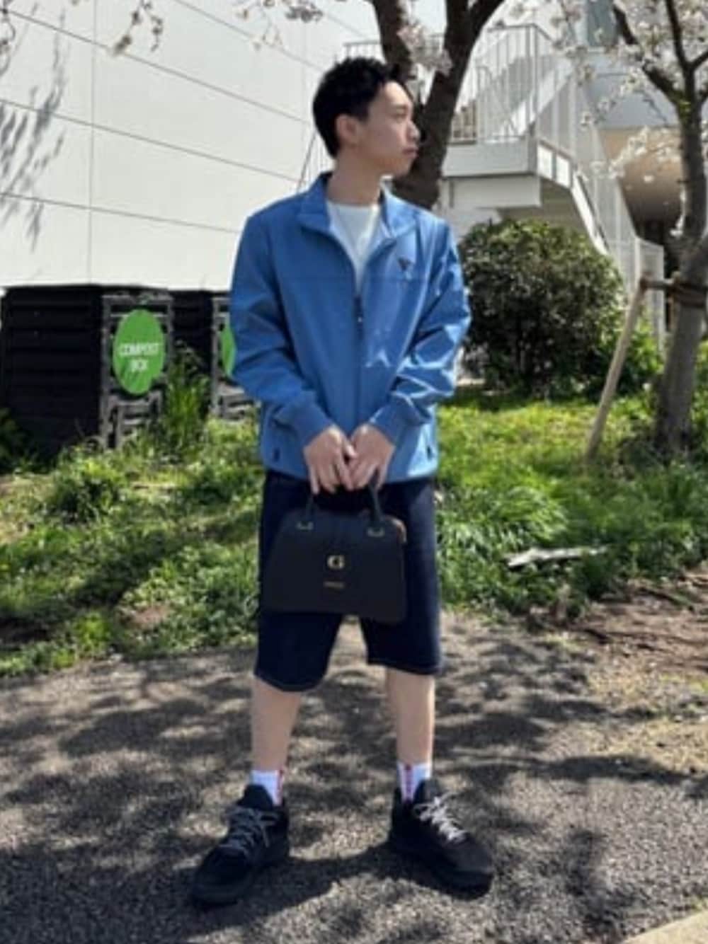 「guess、GUESS、スポーツミックス、スポーティ、ハーフパンツ」｜「GuessのDenim Shorts（デニムパンツ、ブルー系）」を使った、GUESS JAPANさん（メンズ・158cm）の春コーディネートの1枚目の写真