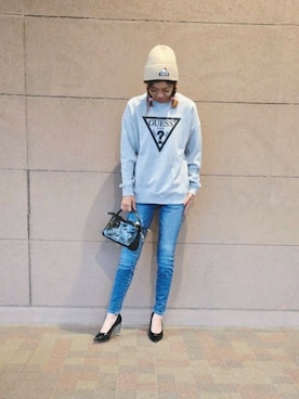 「アイテム（帽子）」を使った、GUESS JAPANさん（レディース・170cm）の秋コーディネート