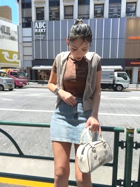 「Guess（ゲス）のアイテム（スカート）」を使った、GUESS JAPANさん（レディース・169cm）の夏コーディネート