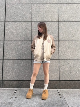 「アイテム（スタジャン）」を使った、GUESS JAPANさん（レディース・161cm）の秋コーディネート