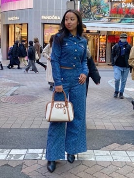 「Guess（ゲス）のアイテム（ジャケット/アウター）」を使った、GUESS JAPANさん（レディース・162cm）の冬コーディネート