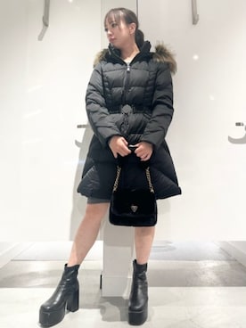 「GUESS」｜「アイテム（ダウンジャケット/コート）」を使った、GUESS JAPANさん（レディース・161cm）の冬コーディネート