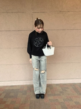 「ダメージデニムパンツ」｜GUESS JAPANさん（レディース・157cm）の冬コーディネート